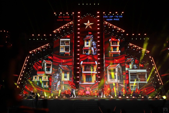 Concert "Tôi yêu Tổ quốc tôi": Khơi dậy niềm tự hào, tình yêu quê hương đất nước trong trái tim mỗi người Việt Nam - Ảnh 5. Concert "Tôi yêu Tổ quốc tôi": Khơi dậy niềm tự hào, tình yêu quê hương đất nước trong trái tim mỗi người Việt Nam - Ảnh 5.