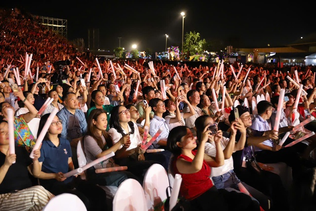 Concert "Tôi yêu Tổ quốc tôi": Khơi dậy niềm tự hào, tình yêu quê hương đất nước trong trái tim mỗi người Việt Nam - Ảnh 6. Concert "Tôi yêu Tổ quốc tôi": Khơi dậy niềm tự hào, tình yêu quê hương đất nước trong trái tim mỗi người Việt Nam - Ảnh 6.