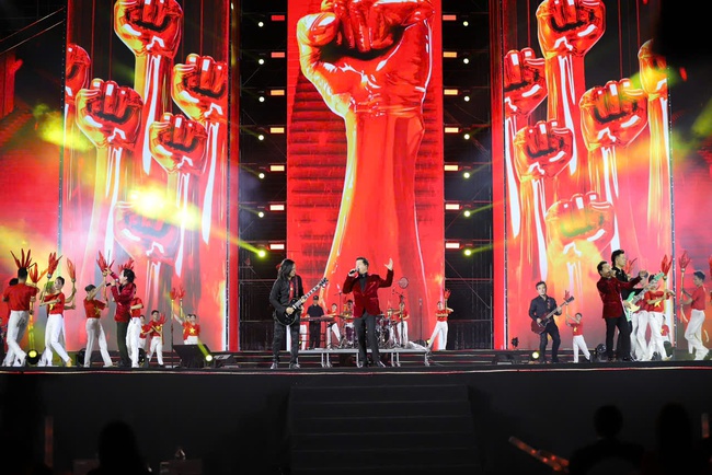 Concert "Tôi yêu Tổ quốc tôi": Khơi dậy niềm tự hào, tình yêu quê hương đất nước trong trái tim mỗi người Việt Nam - Ảnh 3. Concert "Tôi yêu Tổ quốc tôi": Khơi dậy niềm tự hào, tình yêu quê hương đất nước trong trái tim mỗi người Việt Nam - Ảnh 3.