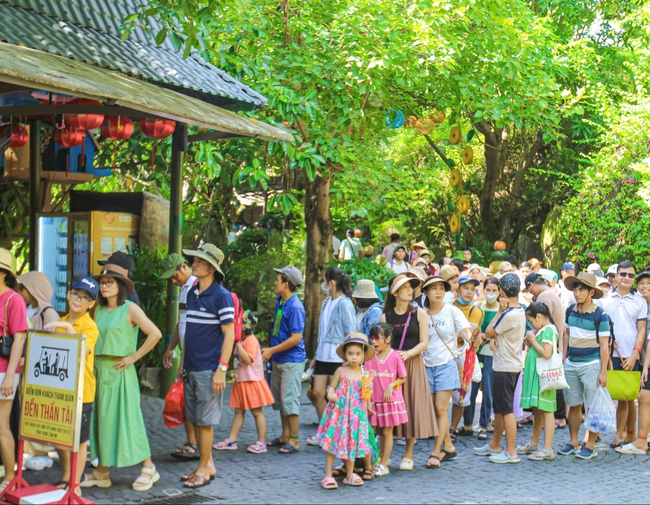 Phong trào thi đua xây dựng môi trường du lịch an toàn, thân thiện, văn minh: Nâng tầm hình ảnh điểm đến - Ảnh 1.