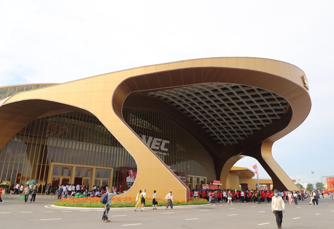 Thủ tướng yêu cầu tổ chức hội chợ mùa Thu năm 2025 - Ảnh 1. Thủ tướng yêu cầu tổ chức hội chợ mùa Thu năm 2025 - Ảnh 1.