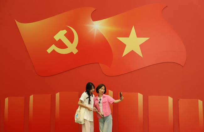 Không khí ngày cuối cùng mở cửa Triển lãm &quot;80 năm hành trình Độc lập-Tự do-Hạnh phúc&quot; - Ảnh 9.