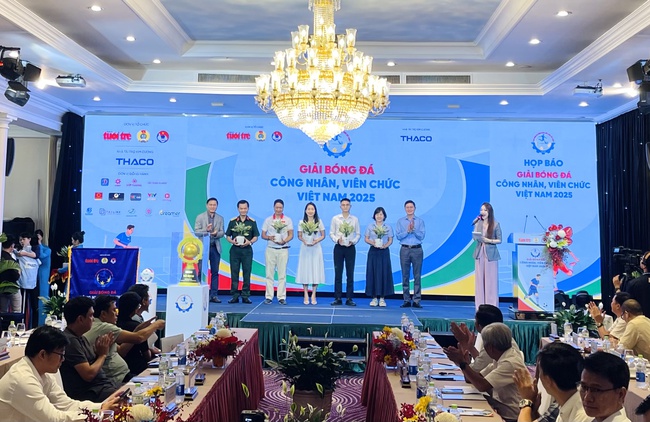 Khởi tranh Giải bóng đá công nhân, viên chức Việt Nam 2025 - Ảnh 4. Khởi tranh Giải bóng đá công nhân, viên chức Việt Nam 2025 - Ảnh 4.