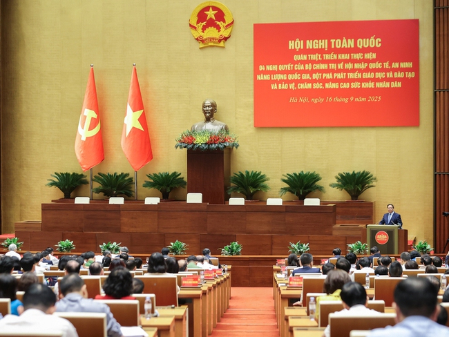 Thủ tướng: Huy động người có tài năng tham gia giảng dạy các môn đặc thù - Ảnh 1.