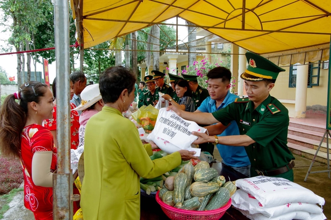 Cần Thơ huy động sức mạnh toàn xã hội giúp hộ nghèo an cư, lạc nghiệp - Ảnh 1.