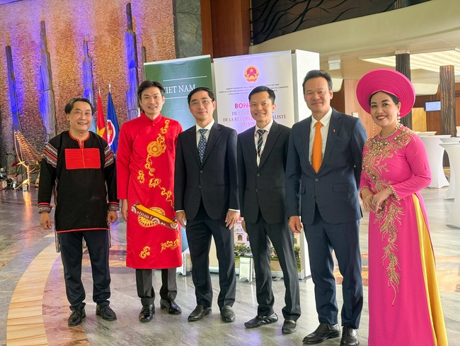 Âm nhạc dân tộc Việt Nam tỏa sáng trong lễ kỷ niệm 80 năm Quốc khánh tại Geneva - Ảnh 4.