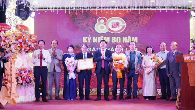 Liên hiệp các Hội Văn học Nghệ thuật TP Huế kỷ niệm 80 năm thành lập - Ảnh 2.