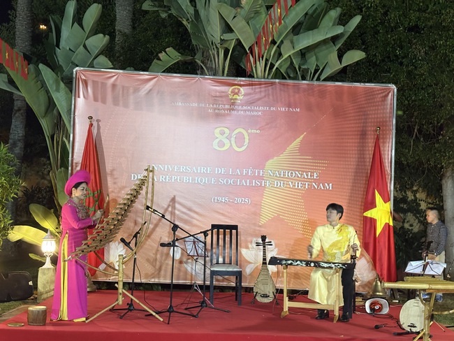 Trung tâm Văn hoá Việt Nam tại Pháp lần đầu lưu diễn châu Phi: Cầu nối văn hoá Việt – Maroc - Ảnh 2.