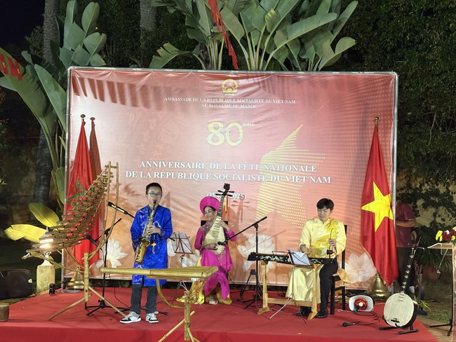 Trung tâm Văn hoá Việt Nam tại Pháp lần đầu lưu diễn châu Phi: Cầu nối văn hoá Việt – Maroc - Ảnh 3.