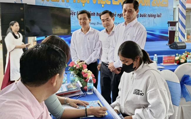 Đắk Lắk: Tạo cơ hội việc làm đa dạng giúp người dân vươn lên thoát nghèo - Ảnh 1.