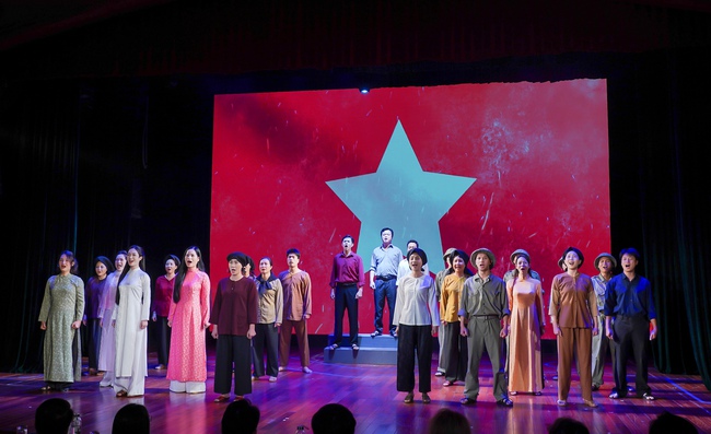 Đón hai giảng viên Đại học Wollongong (Úc) sang giảng dạy nâng cao kỹ năng biểu diễn cho sinh viên tài năng - Ảnh 1.