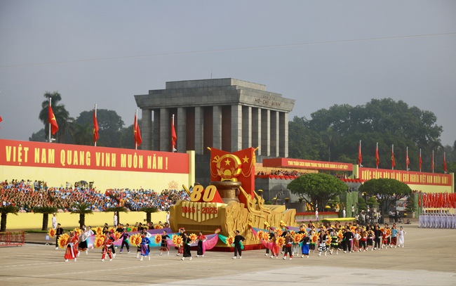Tổ chức trọng thể Lễ kỷ niệm 80 năm Quốc khánh nước Cộng hòa xã hội chủ nghĩa Việt Nam - Ảnh 11. Tổ chức trọng thể Lễ kỷ niệm 80 năm Quốc khánh nước Cộng hòa xã hội chủ nghĩa Việt Nam - Ảnh 11.