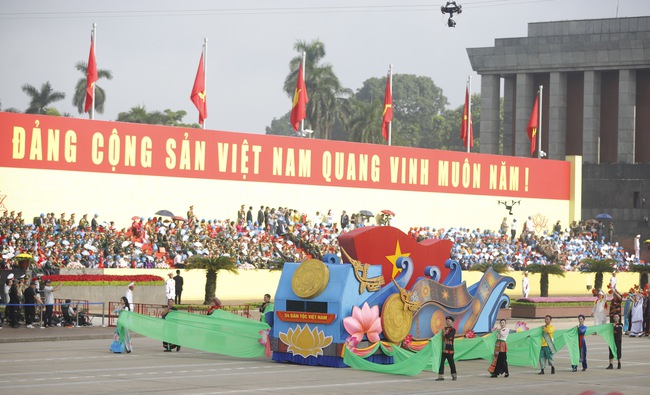 Rạng rỡ khối quần chúng tham gia Lễ diễu binh, diễu hành kỷ niệm 80 năm Quốc khánh 2/9 - Ảnh 4. Rạng rỡ khối quần chúng tham gia Lễ diễu binh, diễu hành kỷ niệm 80 năm Quốc khánh 2/9 - Ảnh 4.
