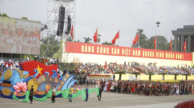 Rạng rỡ khối quần chúng tham gia Lễ diễu binh, diễu hành kỷ niệm 80 năm Quốc khánh 2/9 - Ảnh 5. Rạng rỡ khối quần chúng tham gia Lễ diễu binh, diễu hành kỷ niệm 80 năm Quốc khánh 2/9 - Ảnh 5.