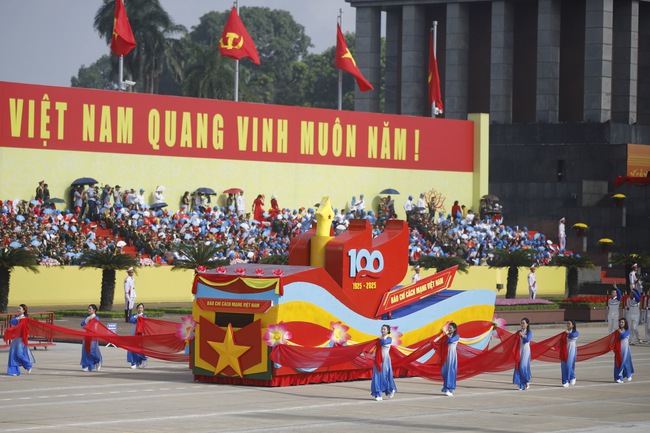Rạng rỡ khối quần chúng tham gia Lễ diễu binh, diễu hành kỷ niệm 80 năm Quốc khánh 2/9 - Ảnh 12. Rạng rỡ khối quần chúng tham gia Lễ diễu binh, diễu hành kỷ niệm 80 năm Quốc khánh 2/9 - Ảnh 12.