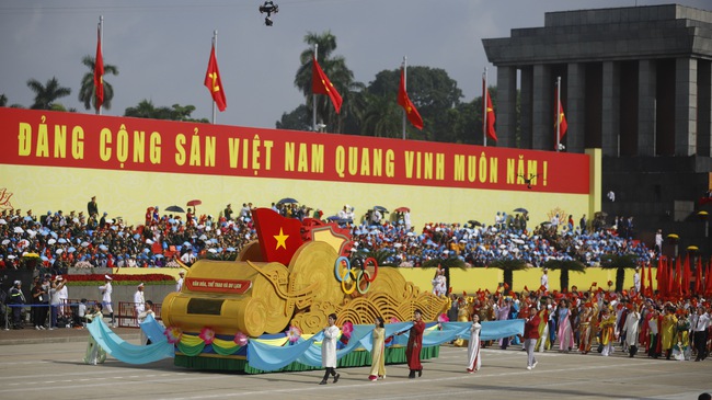 Rạng rỡ khối quần chúng tham gia Lễ diễu binh, diễu hành kỷ niệm 80 năm Quốc khánh 2/9 - Ảnh 18. Rạng rỡ khối quần chúng tham gia Lễ diễu binh, diễu hành kỷ niệm 80 năm Quốc khánh 2/9 - Ảnh 18.
