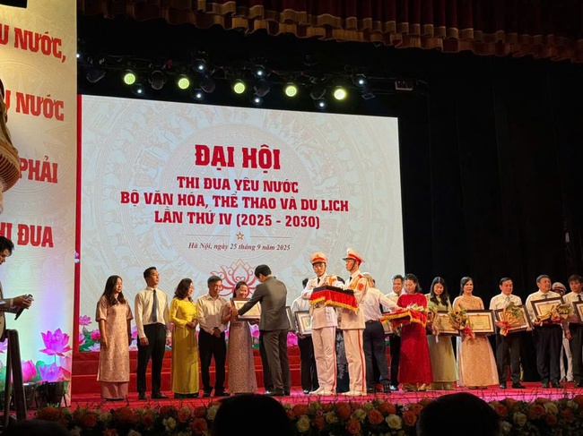 Trường Cao đẳng Du lịch Hải Phòng vinh dự nhận Bằng khen của Bộ trưởng Bộ VHTTDL - Ảnh 2.