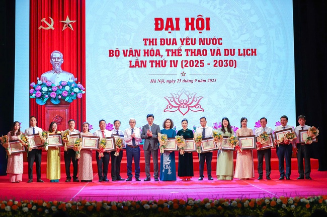 Trường Cao đẳng Du lịch Hải Phòng vinh dự nhận Bằng khen của Bộ trưởng Bộ VHTTDL - Ảnh 1.