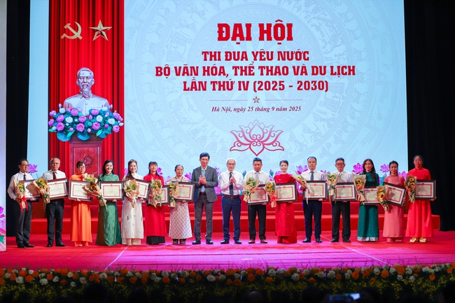 Vinh danh các tập thể cá nhân tiêu biểu tại Đại hội thi đua yêu nước Bộ VHTTDL lần thứ IV, năm 2025 - Ảnh 9.