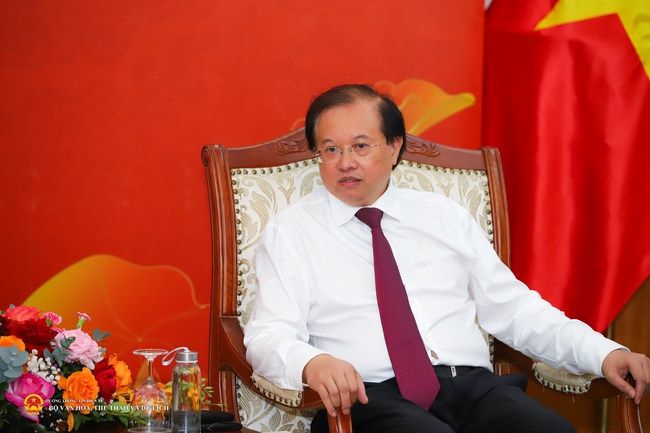 Ca sĩ Đức Phúc - Quán quân cuộc thi Âm nhạc quốc tế Intervision 2025 nhận bằng khen của Thủ tướng Chính phủ - Ảnh 2.