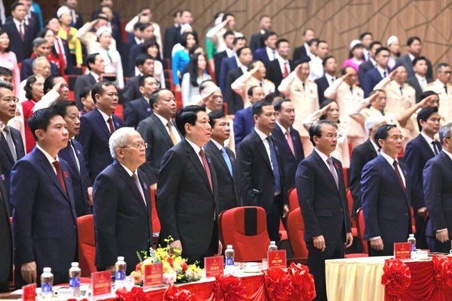 Chủ tịch nước Lương Cường: Xây dựng Phú Thọ ngày càng giàu đẹp, văn minh, hạnh phúc, xứng đáng là Đất Tổ Hùng Vương linh thiêng, cội nguồn của dân tộc Việt Nam - Ảnh 1.
