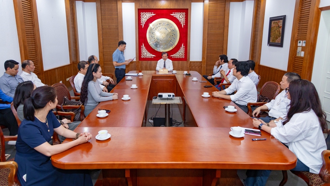 Trao Quyết định công nhận chức vụ Hiệu trưởng Trường Đại học Sân khấu - Điện ảnh Hà Nội - Ảnh 2.