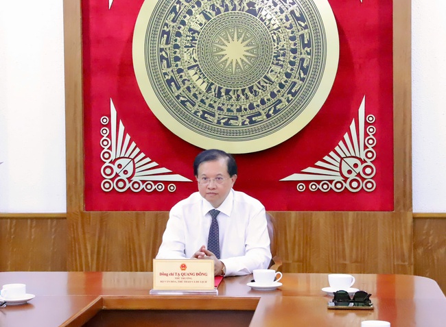 Trao Quyết định công nhận chức vụ Hiệu trưởng Trường Đại học Sân khấu - Điện ảnh Hà Nội - Ảnh 1.