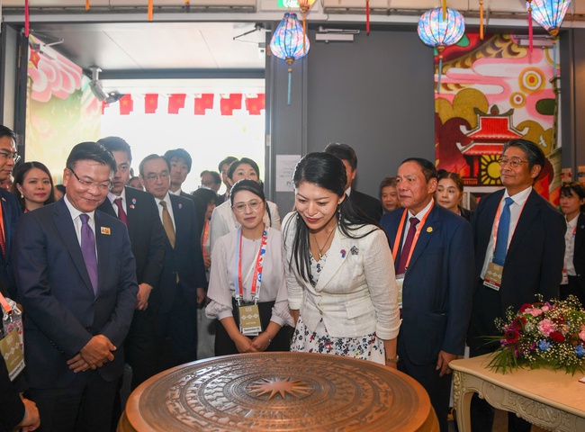 Ấn tượng Ngày Quốc gia Việt Nam tại EXPO 2025 - Ảnh 12. Ấn tượng Ngày Quốc gia Việt Nam tại EXPO 2025 - Ảnh 12.