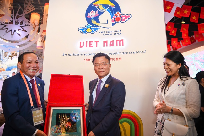 Ấn tượng Ngày Quốc gia Việt Nam tại EXPO 2025 - Ảnh 13. Ấn tượng Ngày Quốc gia Việt Nam tại EXPO 2025 - Ảnh 13.