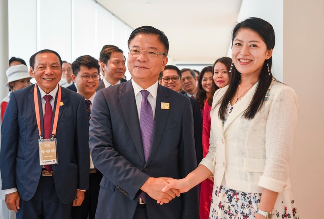 Ấn tượng Ngày Quốc gia Việt Nam tại EXPO 2025 - Ảnh 5. Ấn tượng Ngày Quốc gia Việt Nam tại EXPO 2025 - Ảnh 5.