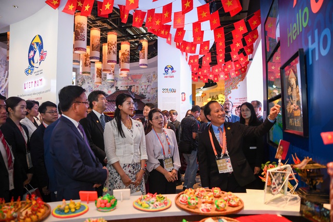Ấn tượng Ngày Quốc gia Việt Nam tại EXPO 2025 - Ảnh 10. Ấn tượng Ngày Quốc gia Việt Nam tại EXPO 2025 - Ảnh 10.