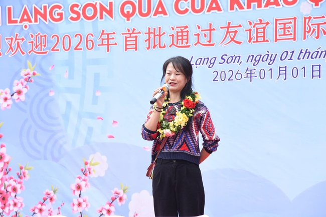 Lạng Sơn rộn ràng đón đoàn khách du lịch đầu tiên “xông đất” năm 2026 - Ảnh 2.