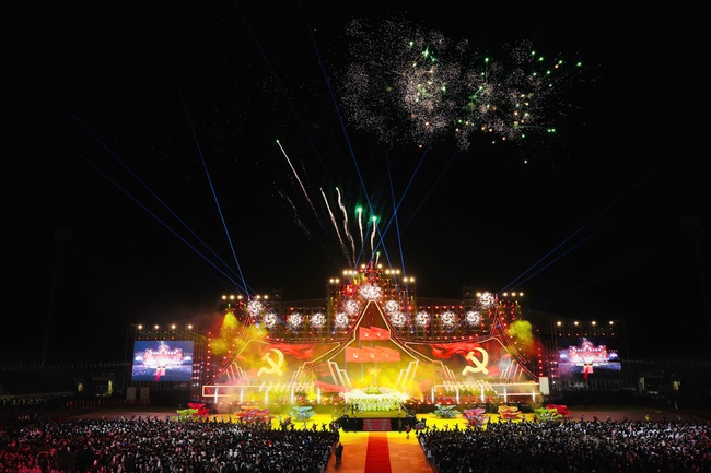 Đêm nghệ thuật đặc biệt của tình hữu nghị Việt - Lào: Mãi mãi xanh tươi, đời đời bền vững - Ảnh 16.