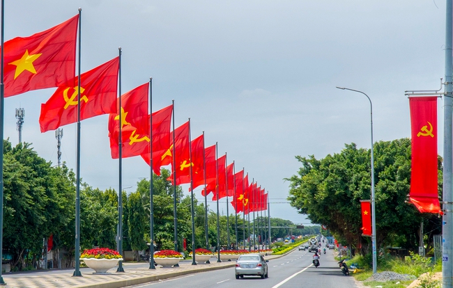 Quảng Trị đẩy mạnh tuyên truyền cổ động trực quan mừng Đảng, mừng Xuân và chào mừng Đại hội XIV của Đảng - Ảnh 1.