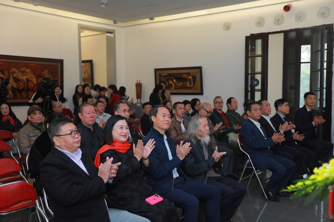 Bảo tàng Mỹ thuật Việt Nam tiếp nhận gần 1.000 tác phẩm mỹ thuật  - Ảnh 1.