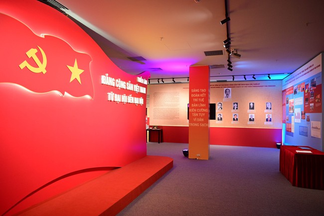 Giới thiệu hơn 200 tài liệu, hình ảnh, hiện vật quý giá tại triển lãm “Đảng Cộng sản Việt Nam - Từ Đại hội đến Đại hội” - Ảnh 1.