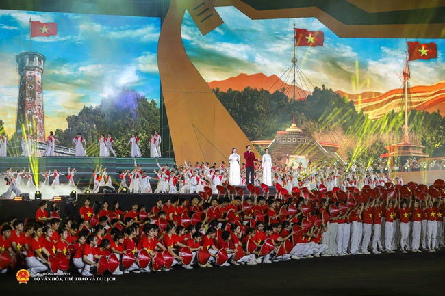 Đại hội XIV của Đảng: Xây dựng và phát triển toàn diện văn hóa và con người Việt Nam - Ảnh 4. Đại hội XIV của Đảng: Xây dựng và phát triển toàn diện văn hóa và con người Việt Nam - Ảnh 4.