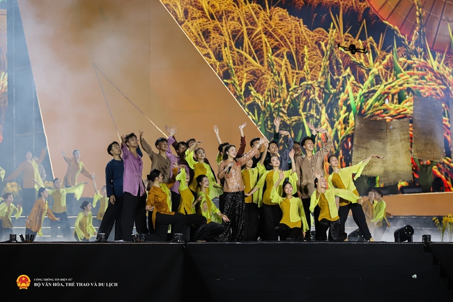 Quan điểm mới về xây dựng, phát triển văn hóa, con người Việt Nam trong Dự thảo Văn kiện Đại hội XIV của Đảng - Ảnh 2.