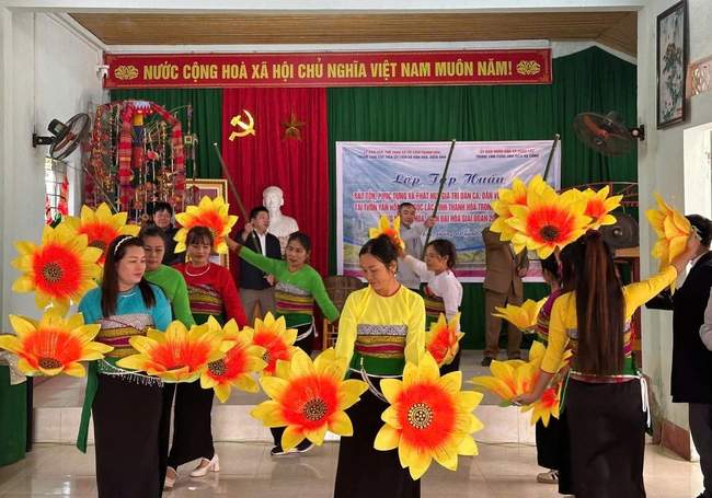 Thanh Hóa: Khai mạc lớp tập huấn bảo tồn, phục dựng và phát huy giá trị dân ca, dân vũ dân tộc Mường - Ảnh 1.