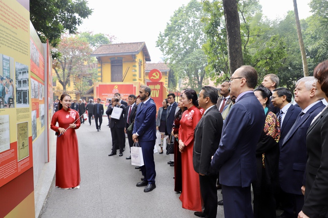 Đặc sắc không gian triển lãm chào mừng Đại hội đại biểu toàn quốc lần thứ XIV của Đảng và 76 năm quan hệ Việt Nam – Liên bang Nga  - Ảnh 4.