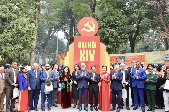 Khu Di tích Chủ tịch Hồ Chí Minh tại Phủ Chủ tịch tổ chức chuỗi hoạt động chào mừng Đại hội đại biểu toàn quốc lần thứ XIV của Đảng và kỷ niệm 76 năm quan hệ Việt Nam – Liên bang Nga  - Ảnh 8.