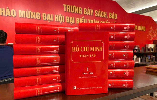 Tái bản các ấn phẩm đặc biệt về Chủ tịch Hồ Chí Minh chào mừng Đại hội XIV của Đảng - Ảnh 2.