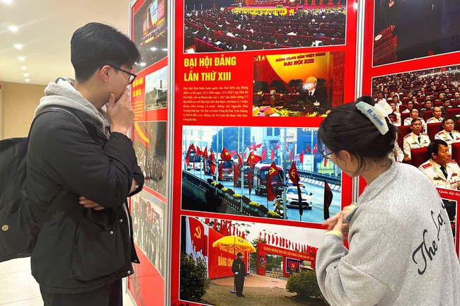 Khán giả trẻ hào hứng với những thước phim kinh điển tại rạp Ngọc Khánh - Ảnh 1.