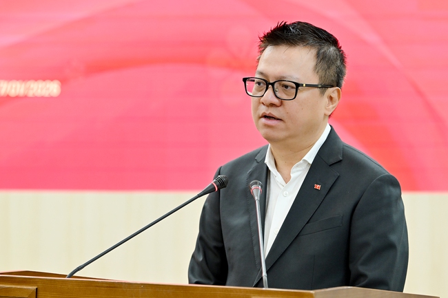 Hơn 5.000 tờ báo Xuân Nhân Dân được trao tặng cho cán bộ, chiến sĩ Hải quân và nhân dân Trường Sa - Ảnh 2. Hơn 5.000 tờ báo Xuân Nhân Dân được trao tặng cho cán bộ, chiến sĩ Hải quân và nhân dân Trường Sa - Ảnh 2.