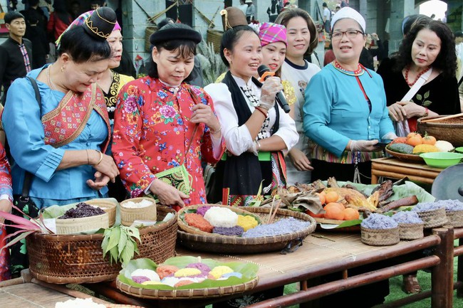 Rộn ràng Phiên chợ vùng cao tại Làng Văn hóa - Du lịch các dân tộc Việt Nam - Ảnh 2. Rộn ràng Phiên chợ vùng cao tại Làng Văn hóa - Du lịch các dân tộc Việt Nam - Ảnh 2.