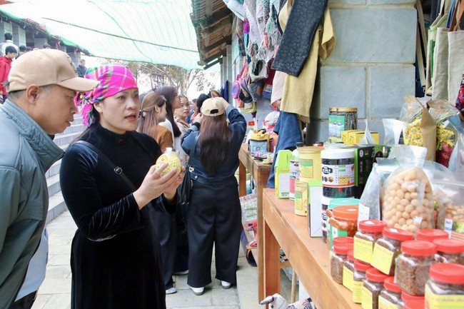 Rộn ràng Phiên chợ vùng cao tại Làng Văn hóa - Du lịch các dân tộc Việt Nam - Ảnh 5. Rộn ràng Phiên chợ vùng cao tại Làng Văn hóa - Du lịch các dân tộc Việt Nam - Ảnh 5.