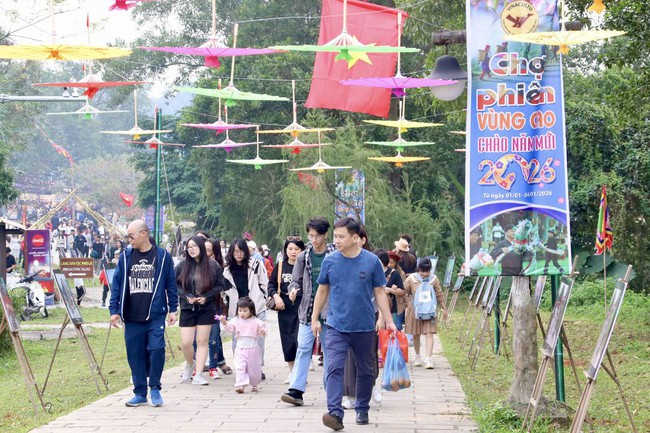 Rộn ràng Phiên chợ vùng cao tại Làng Văn hóa - Du lịch các dân tộc Việt Nam - Ảnh 8. Rộn ràng Phiên chợ vùng cao tại Làng Văn hóa - Du lịch các dân tộc Việt Nam - Ảnh 8.