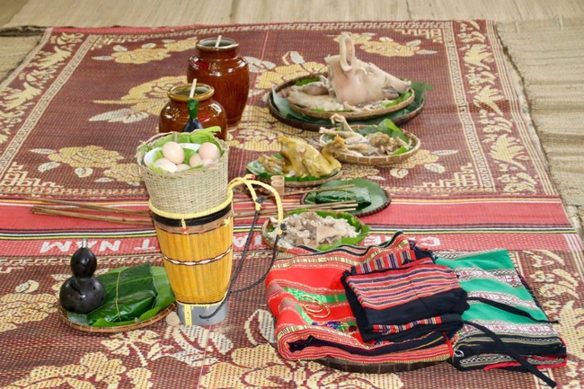 Đắc sắc tái hiện Lễ cưới truyền thống của các dân tộc Tây Nguyên - Ảnh 3.