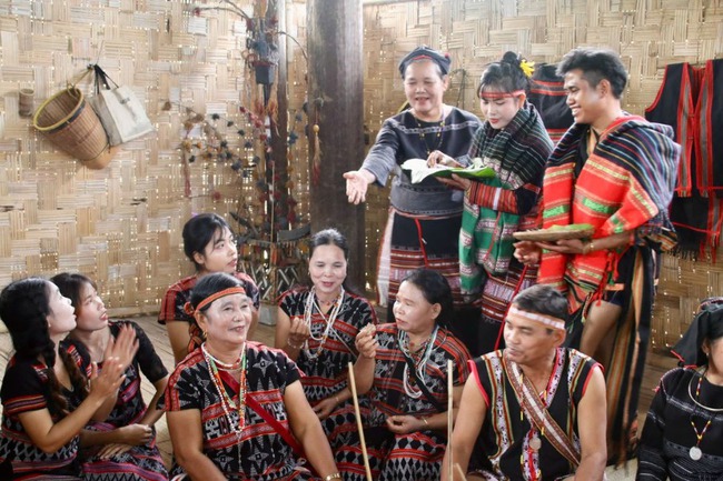Đắc sắc tái hiện Lễ cưới truyền thống của các dân tộc Tây Nguyên - Ảnh 7.