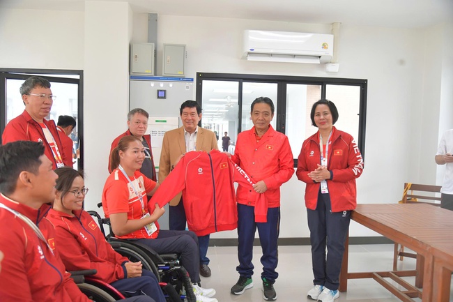 Thứ trưởng Hoàng Đạo Cương thăm và động viên đoàn Thể thao người khuyết tật Việt Nam - Ảnh 3.